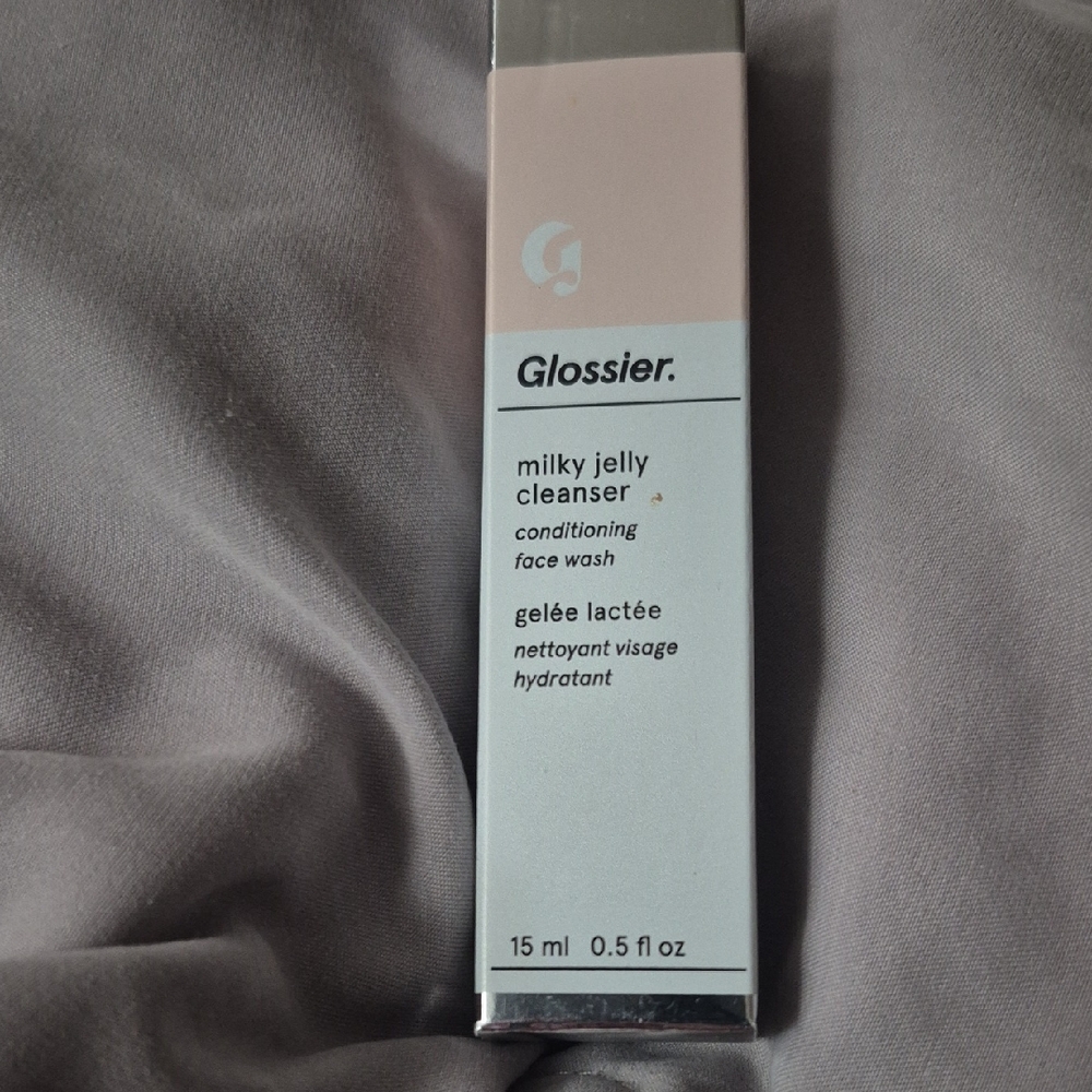 Glossier Milky Jelly Cleanser - Soft Pink and White
